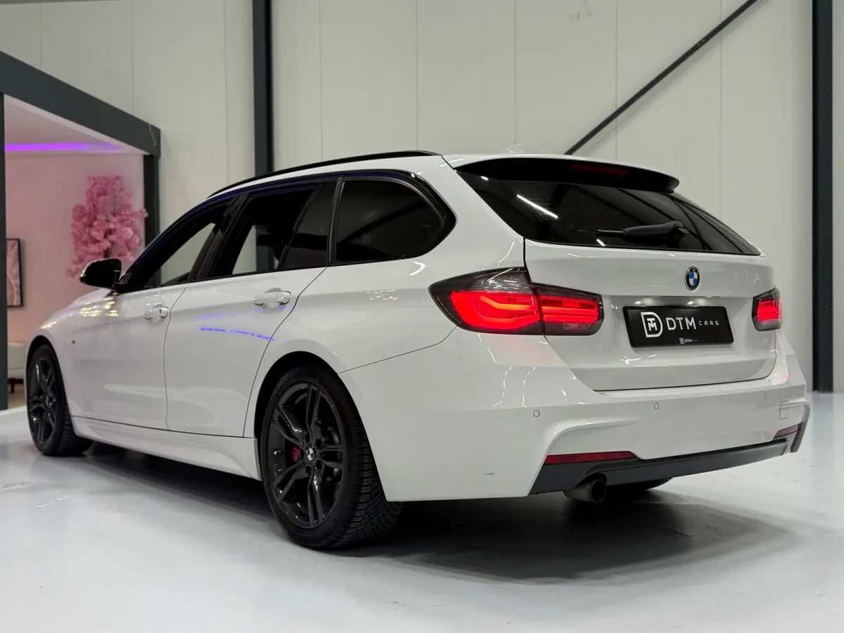 316i M Pakket High Executive | Trekhaak | NAP | Navi | Cruise | Xenon | Keyless | Big Brake Upgrade| Alcantara