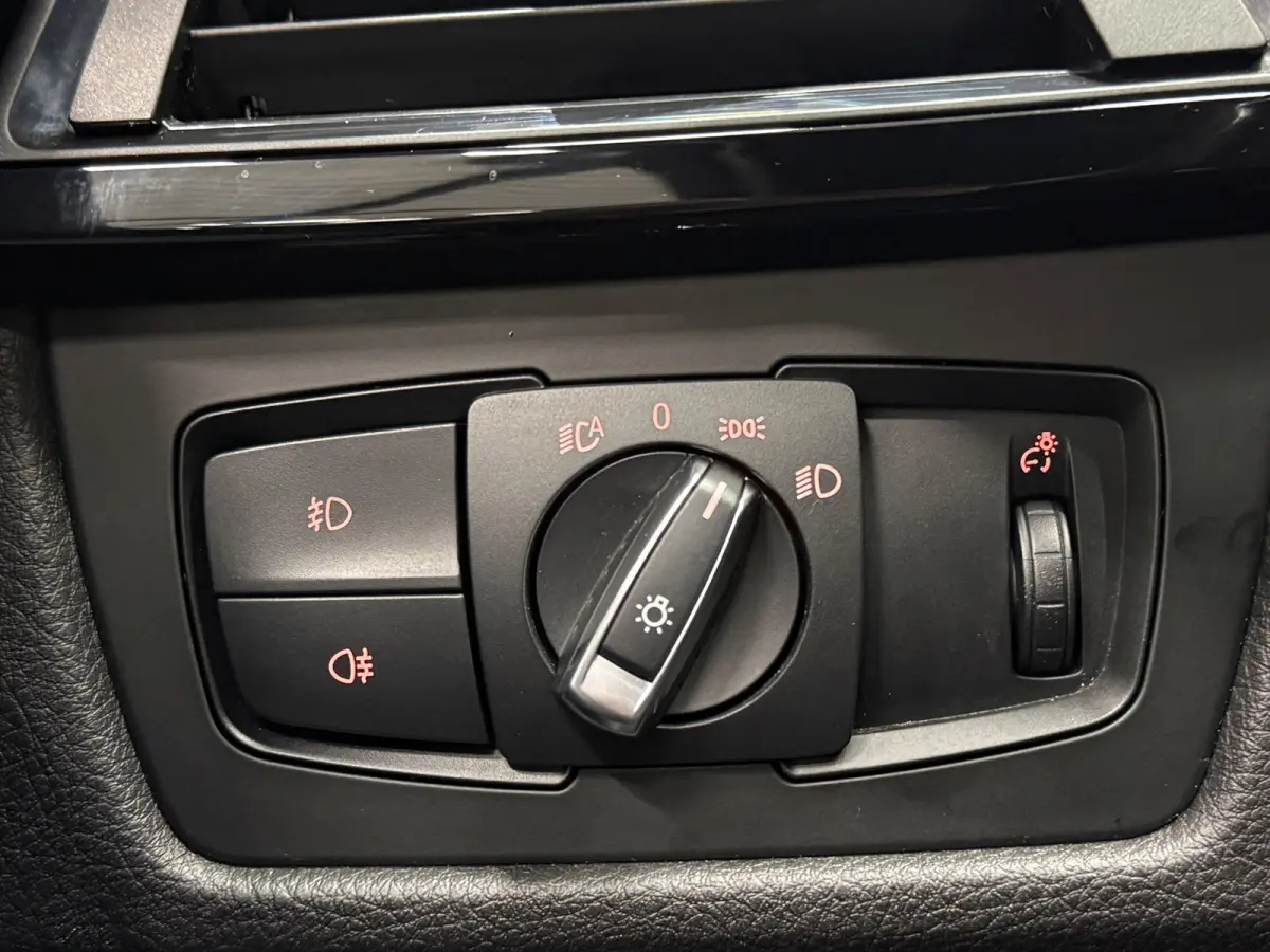 316i M Pakket High Executive | Trekhaak | NAP | Navi | Cruise | Xenon | Keyless | Big Brake Upgrade| Alcantara