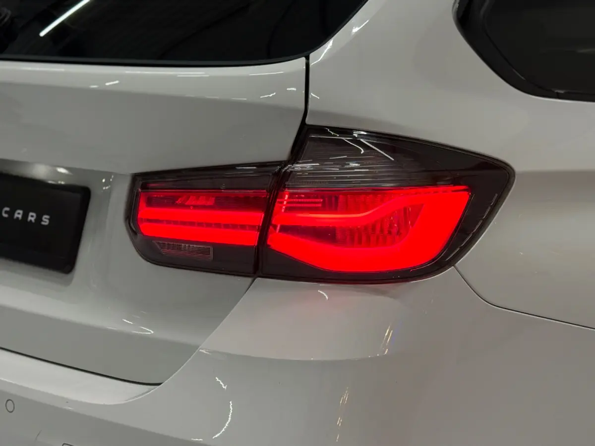 316i M Pakket High Executive | Trekhaak | NAP | Navi | Cruise | Xenon | Keyless | Big Brake Upgrade| Alcantara