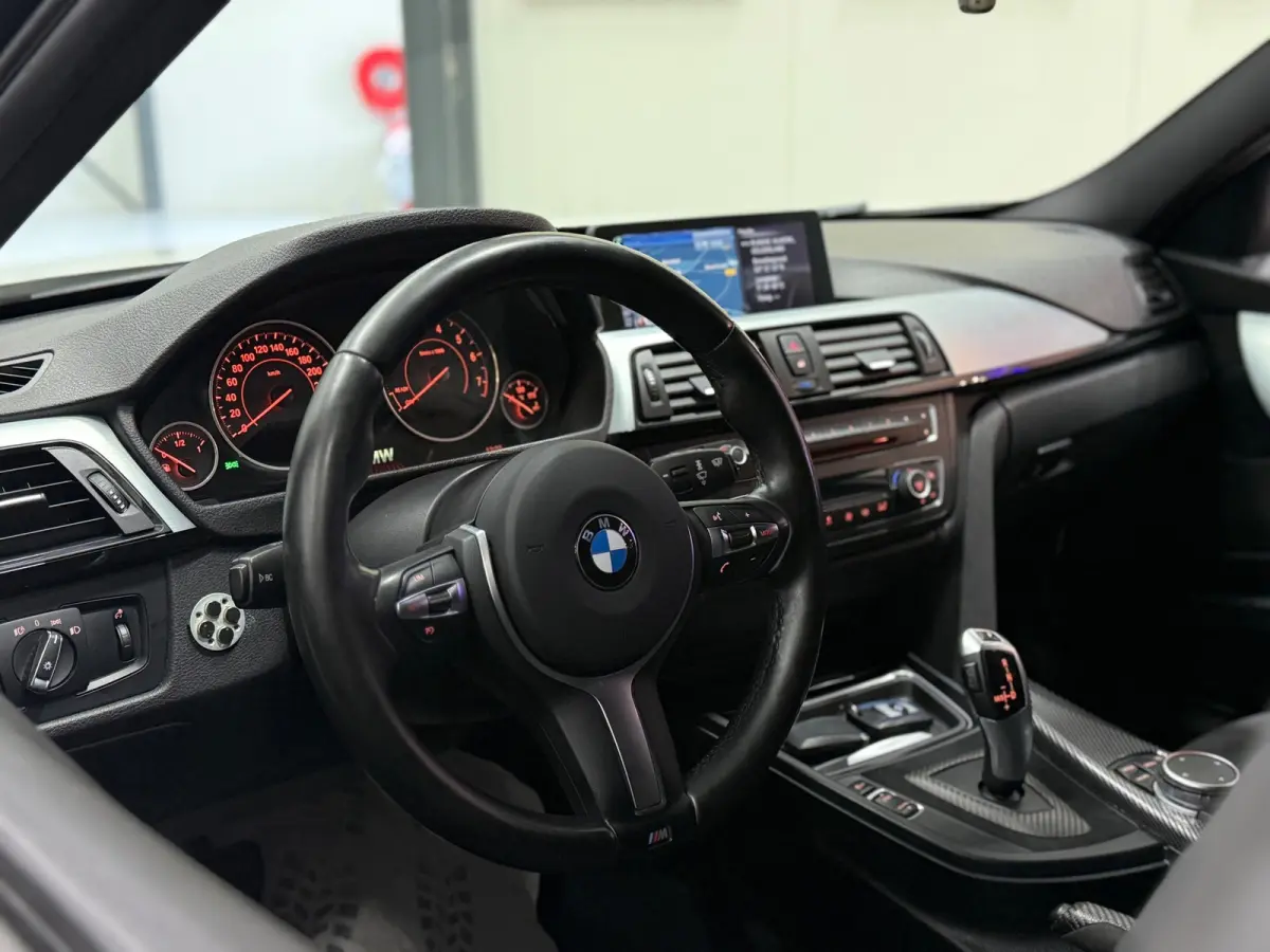316i M Pakket High Executive | Trekhaak | NAP | Navi | Cruise | Xenon | Keyless | Big Brake Upgrade| Alcantara