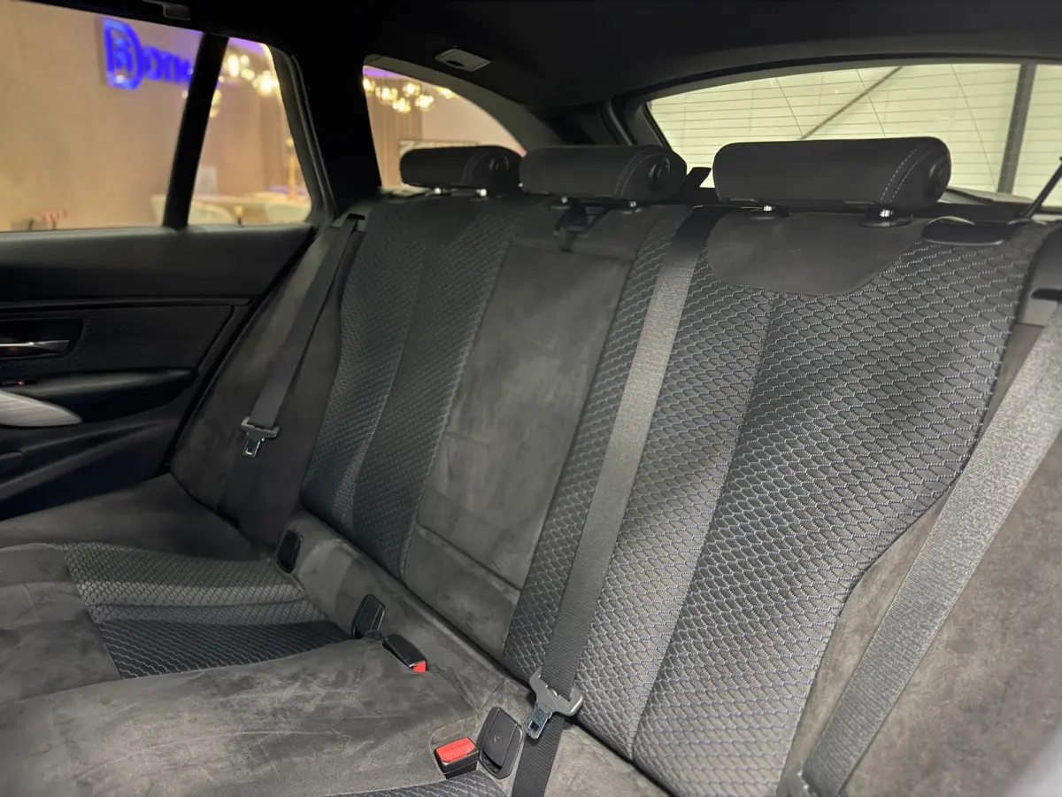316i M Pakket High Executive | Trekhaak | NAP | Navi | Cruise | Xenon | Keyless | Big Brake Upgrade| Alcantara