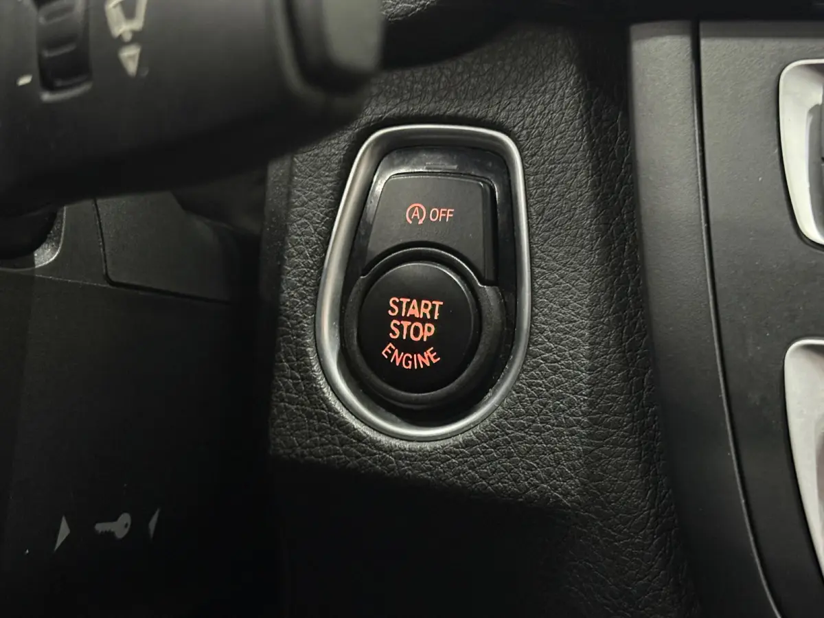 316i M Pakket High Executive | Trekhaak | NAP | Navi | Cruise | Xenon | Keyless | Big Brake Upgrade| Alcantara