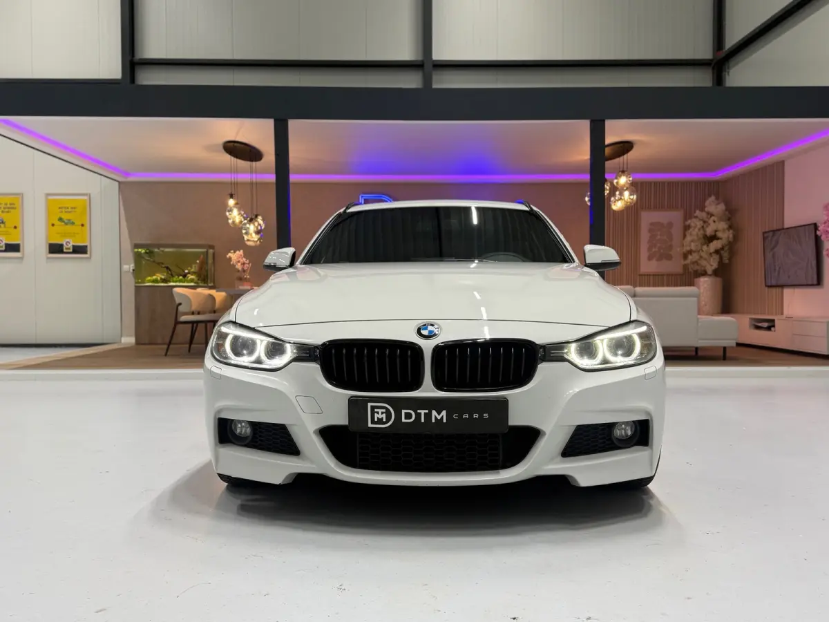 316i M Pakket High Executive | Trekhaak | NAP | Navi | Cruise | Xenon | Keyless | Big Brake Upgrade| Alcantara