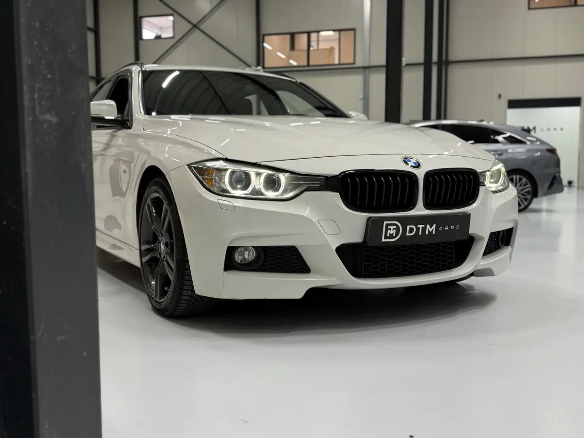 316i M Pakket High Executive | Trekhaak | NAP | Navi | Cruise | Xenon | Keyless | Big Brake Upgrade| Alcantara