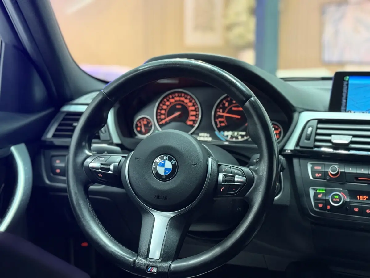 316i M Pakket High Executive | Trekhaak | NAP | Navi | Cruise | Xenon | Keyless | Big Brake Upgrade| Alcantara