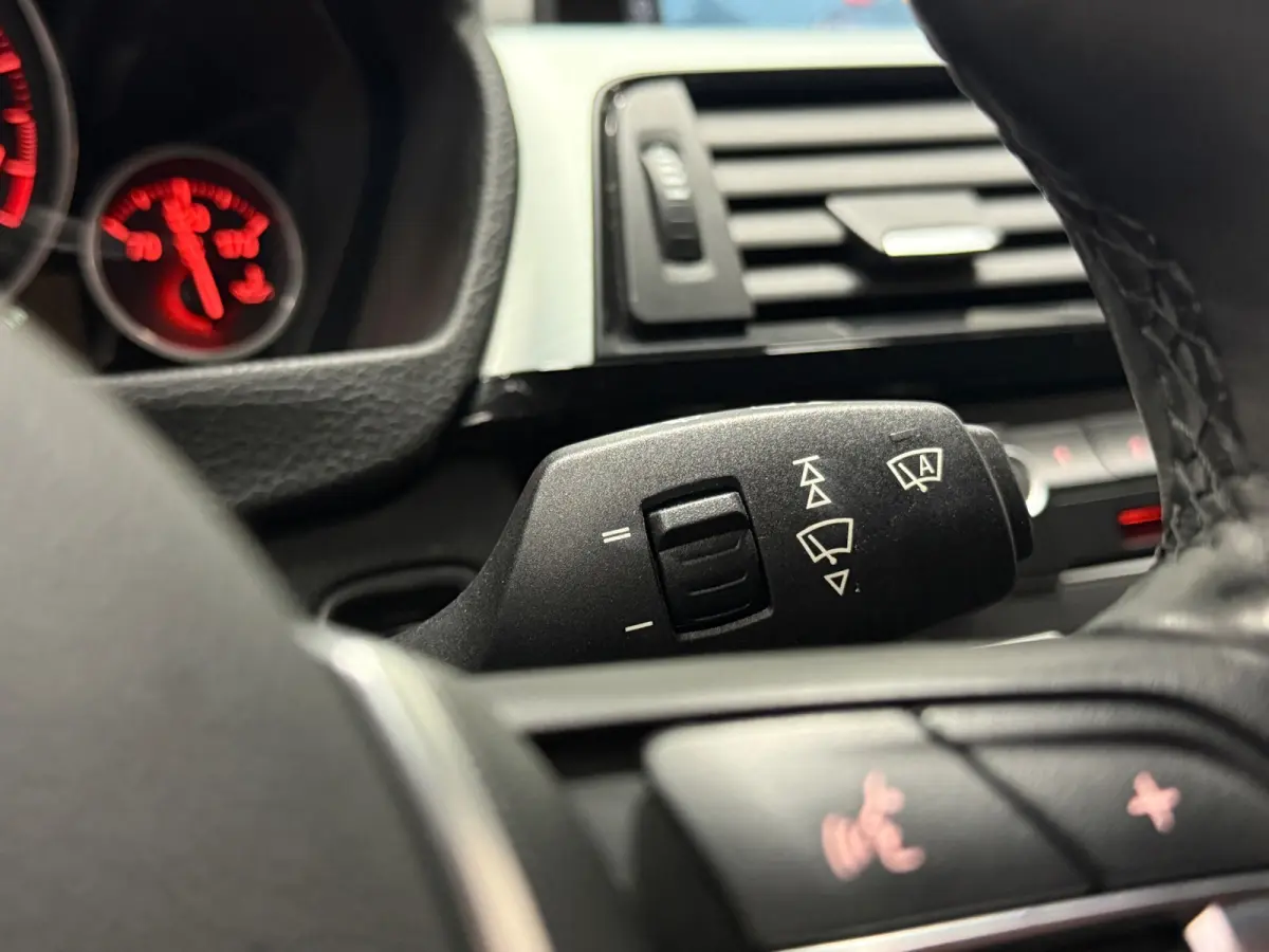 316i M Pakket High Executive | Trekhaak | NAP | Navi | Cruise | Xenon | Keyless | Big Brake Upgrade| Alcantara