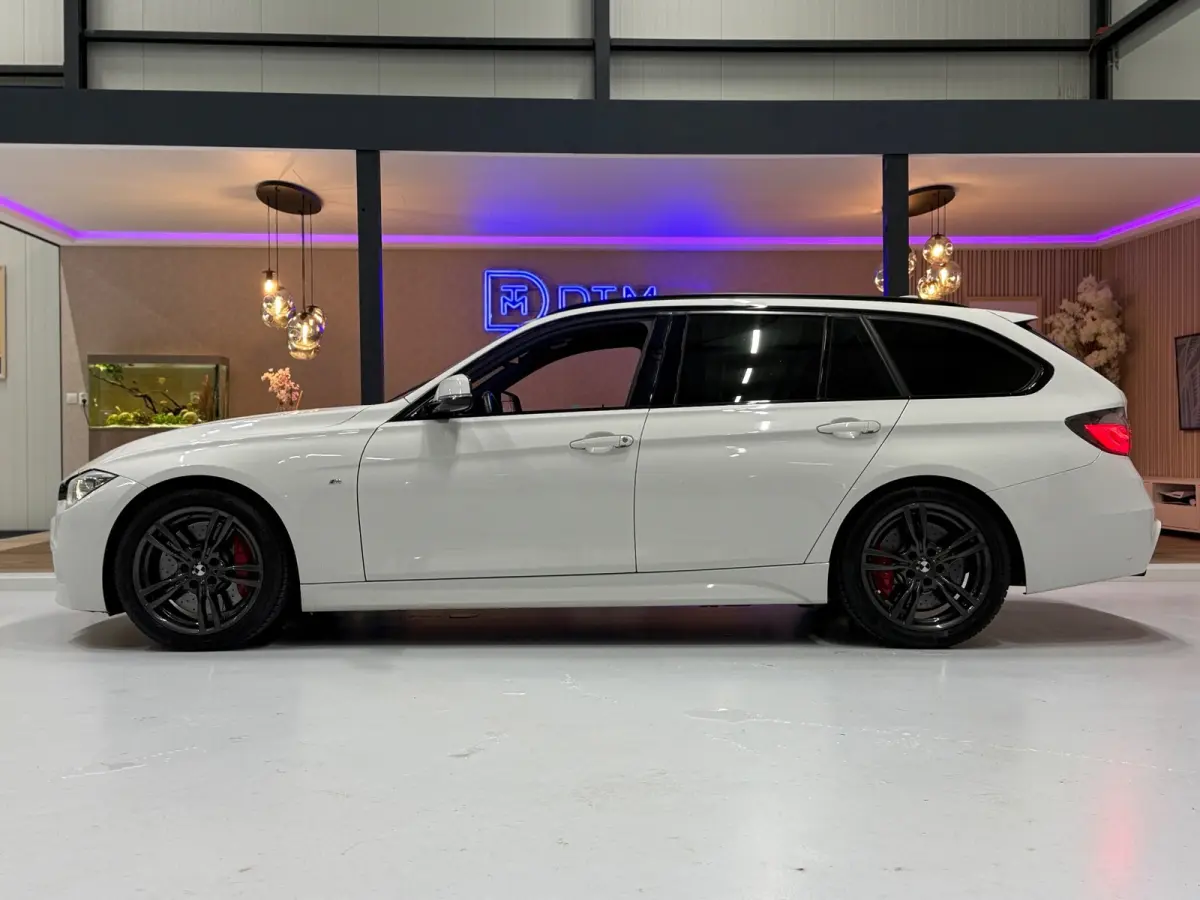 316i M Pakket High Executive | Trekhaak | NAP | Navi | Cruise | Xenon | Keyless | Big Brake Upgrade| Alcantara
