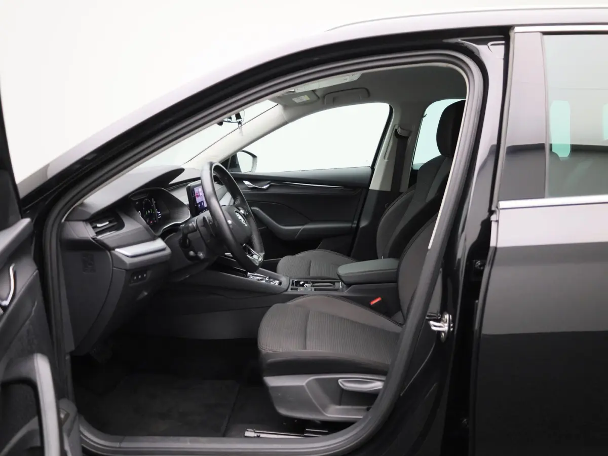 1.4 TSI PHEV 150kW DSG6 Ambition | WORDT VERWACHT | ACHTERUITRIJCAMERA | STOELVERWARMING | KEYLESS | APPLE CARPLAY - ANDROID AUTO | CLIMATE CONTROL |