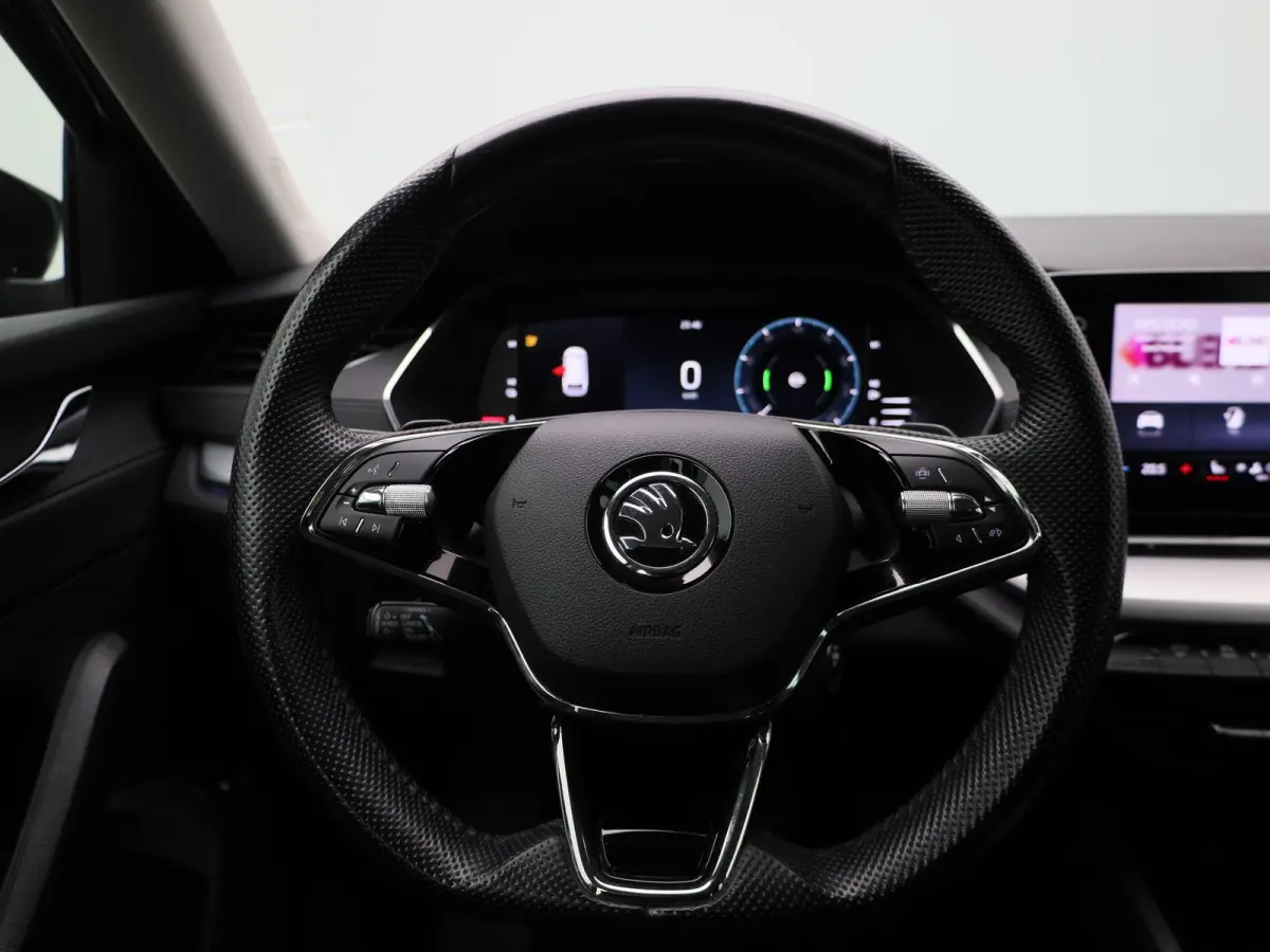1.4 TSI PHEV 150kW DSG6 Ambition | WORDT VERWACHT | ACHTERUITRIJCAMERA | STOELVERWARMING | KEYLESS | APPLE CARPLAY - ANDROID AUTO | CLIMATE CONTROL |