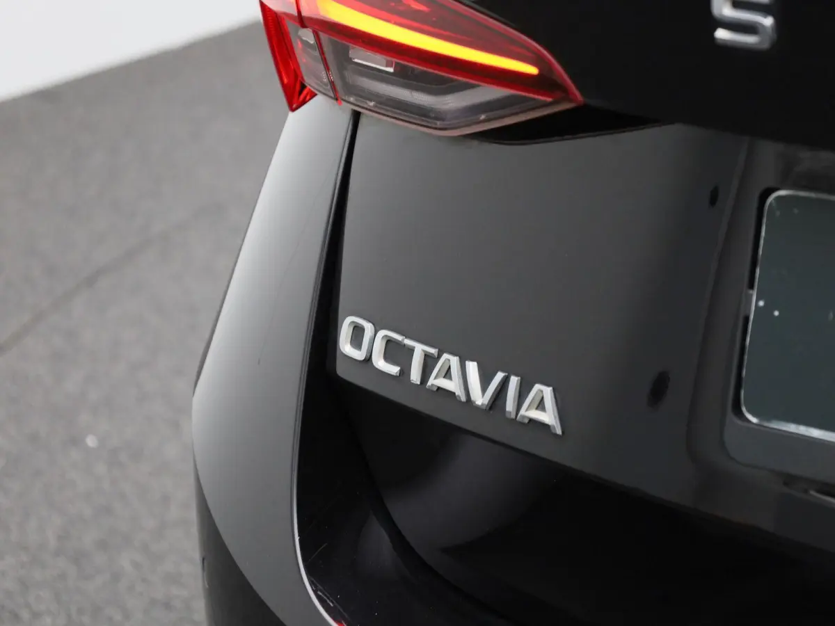 1.4 TSI PHEV 150kW DSG6 Ambition | WORDT VERWACHT | ACHTERUITRIJCAMERA | STOELVERWARMING | KEYLESS | APPLE CARPLAY - ANDROID AUTO | CLIMATE CONTROL |