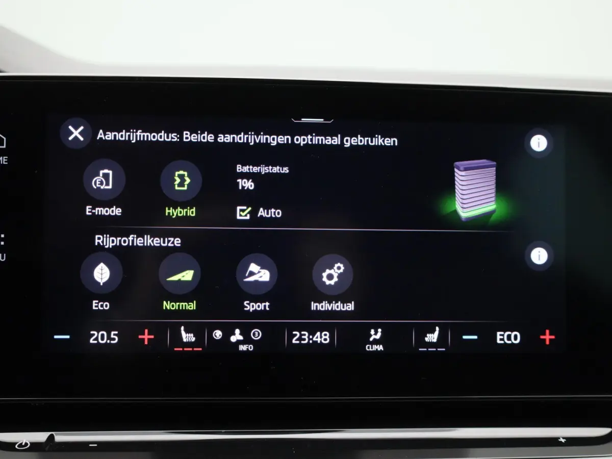 1.4 TSI PHEV 150kW DSG6 Ambition | WORDT VERWACHT | ACHTERUITRIJCAMERA | STOELVERWARMING | KEYLESS | APPLE CARPLAY - ANDROID AUTO | CLIMATE CONTROL |