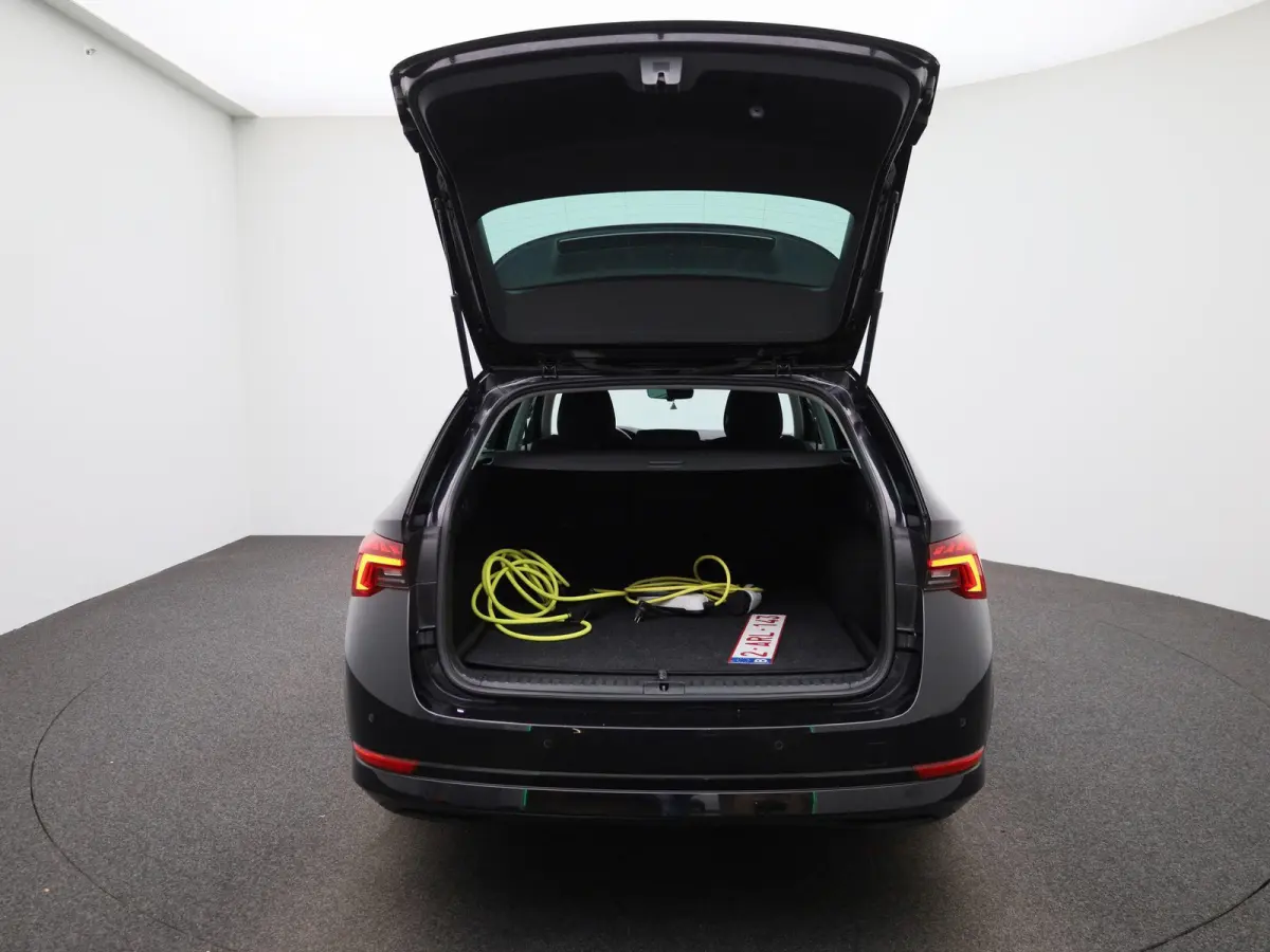 1.4 TSI PHEV 150kW DSG6 Ambition | WORDT VERWACHT | ACHTERUITRIJCAMERA | STOELVERWARMING | KEYLESS | APPLE CARPLAY - ANDROID AUTO | CLIMATE CONTROL |