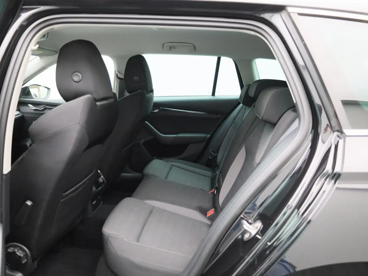 1.4 TSI PHEV 150kW DSG6 Ambition | WORDT VERWACHT | ACHTERUITRIJCAMERA | STOELVERWARMING | KEYLESS | APPLE CARPLAY - ANDROID AUTO | CLIMATE CONTROL |