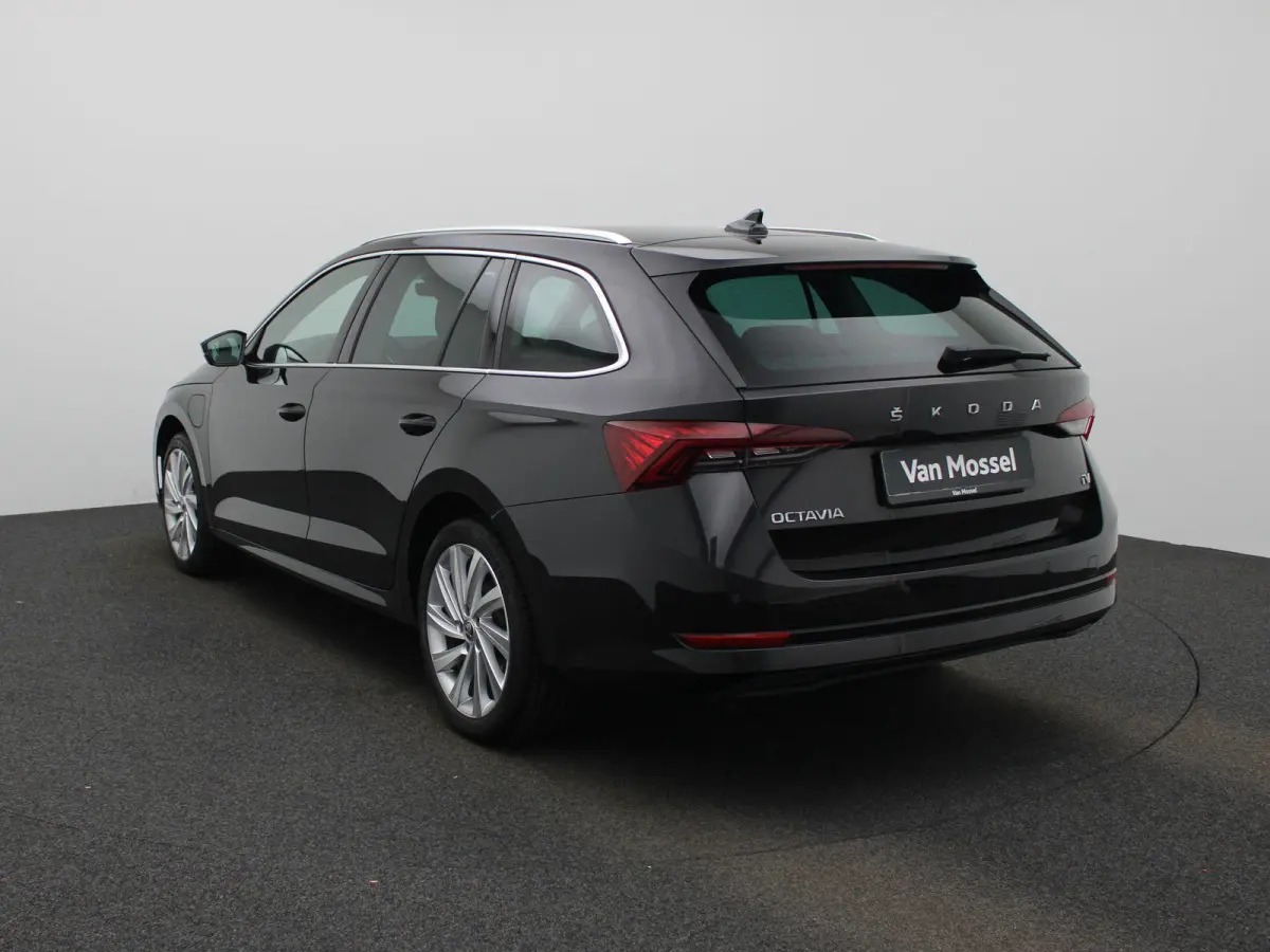 1.4 TSI PHEV 150kW DSG6 Ambition | WORDT VERWACHT | ACHTERUITRIJCAMERA | STOELVERWARMING | KEYLESS | APPLE CARPLAY - ANDROID AUTO | CLIMATE CONTROL |