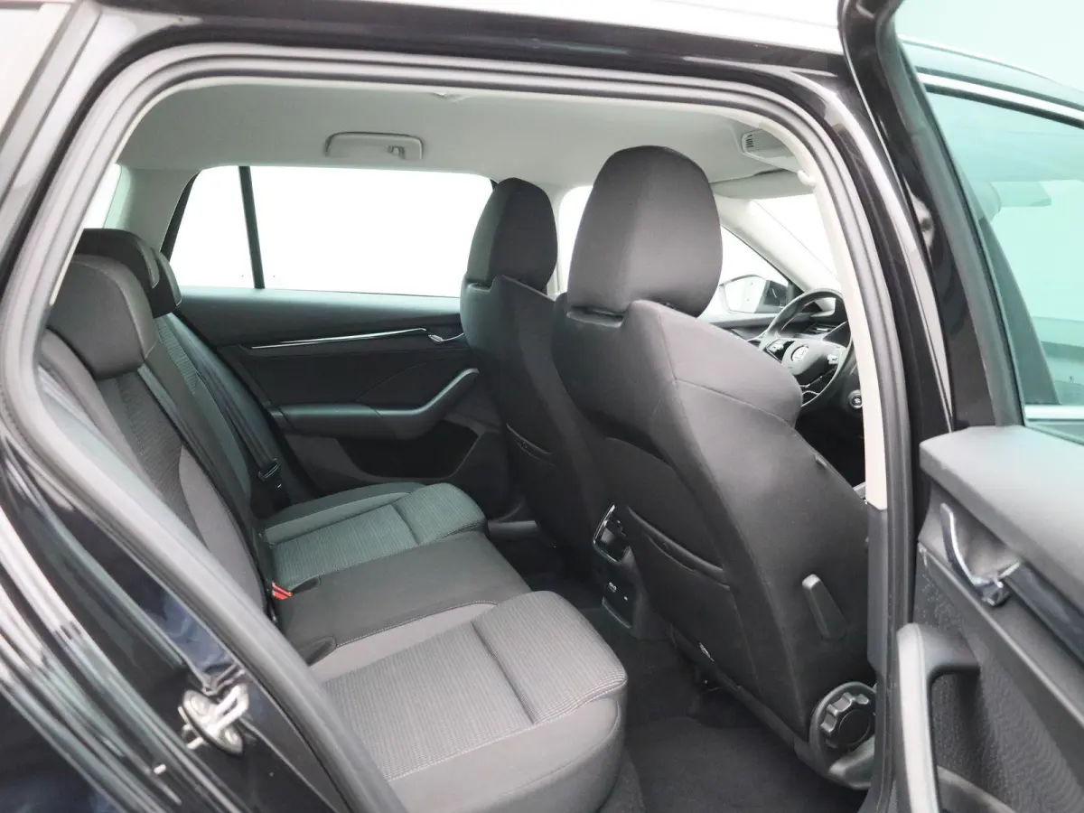 1.4 TSI PHEV 150kW DSG6 Ambition | WORDT VERWACHT | ACHTERUITRIJCAMERA | STOELVERWARMING | KEYLESS | APPLE CARPLAY - ANDROID AUTO | CLIMATE CONTROL |