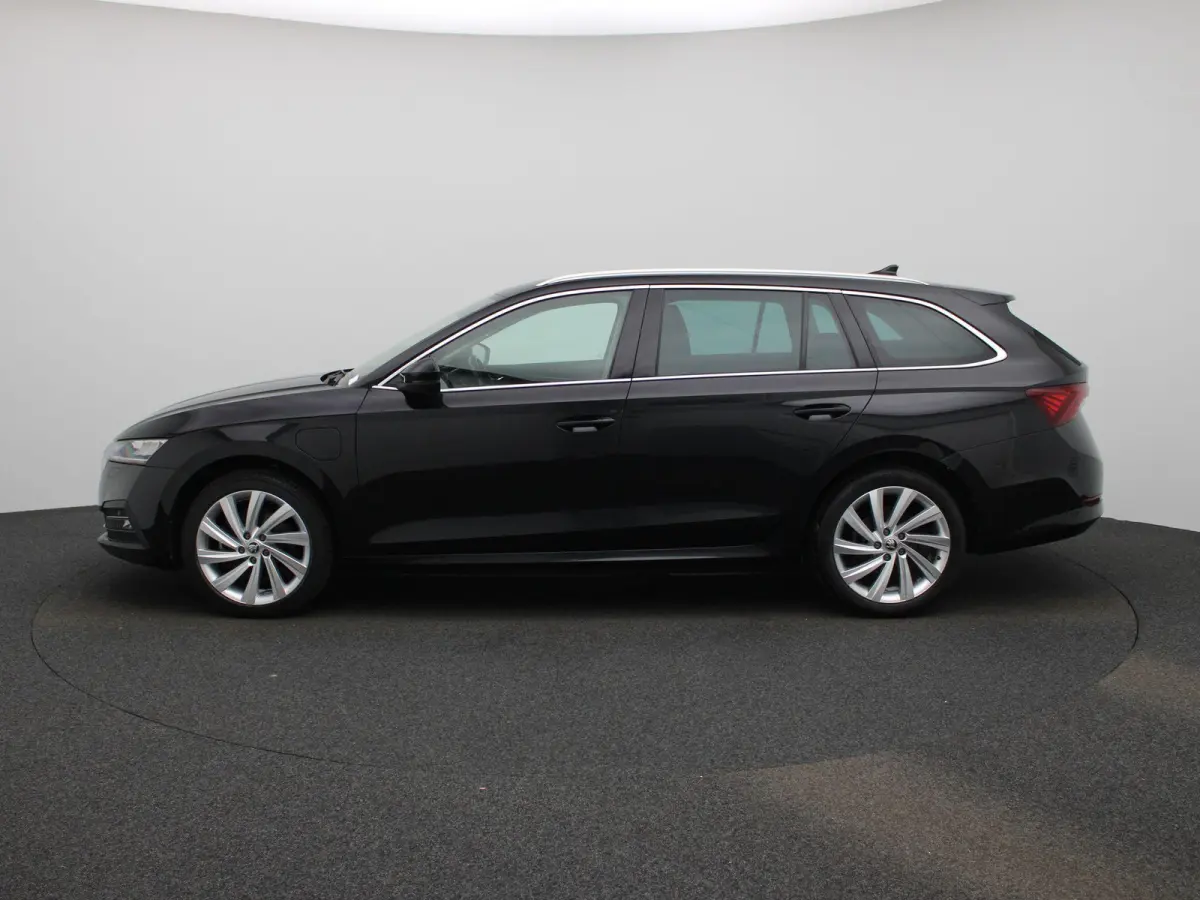 1.4 TSI PHEV 150kW DSG6 Ambition | WORDT VERWACHT | ACHTERUITRIJCAMERA | STOELVERWARMING | KEYLESS | APPLE CARPLAY - ANDROID AUTO | CLIMATE CONTROL |