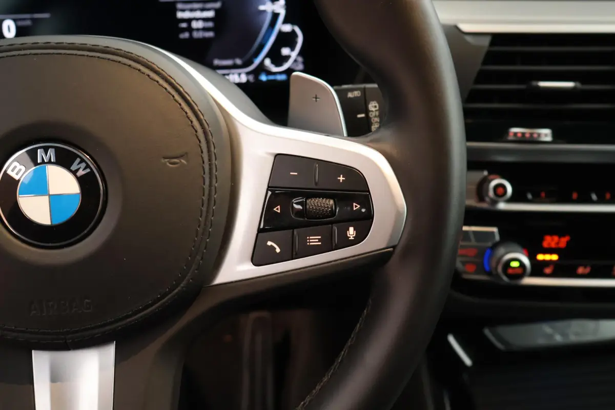 xDrive30e 292pk M-Sport Panoramadak LED Keyless Camera Carplay Stoelverwarming Navigatie ACC