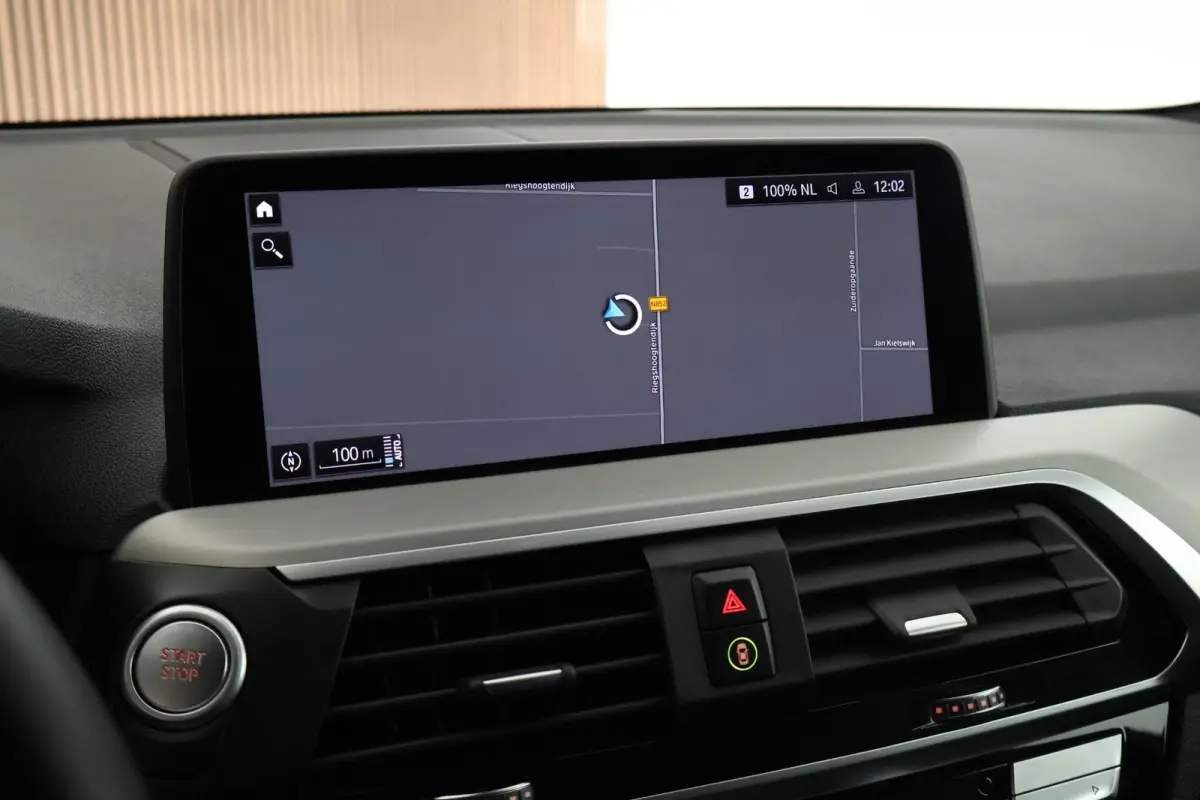 xDrive30e 292pk M-Sport Panoramadak LED Keyless Camera Carplay Stoelverwarming Navigatie ACC