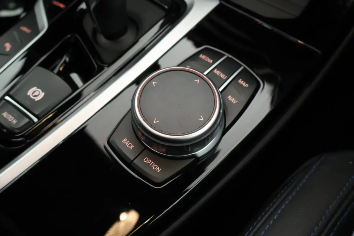 xDrive30e 292pk M-Sport Panoramadak LED Keyless Camera Carplay Stoelverwarming Navigatie ACC