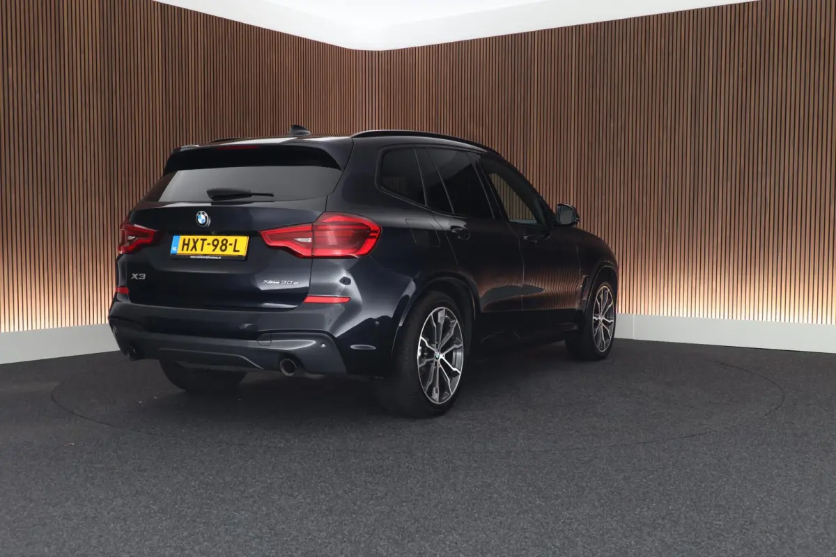 xDrive30e 292pk M-Sport Panoramadak LED Keyless Camera Carplay Stoelverwarming Navigatie ACC