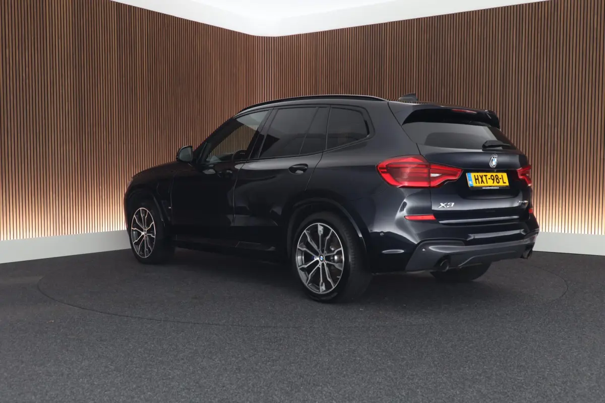 xDrive30e 292pk M-Sport Panoramadak LED Keyless Camera Carplay Stoelverwarming Navigatie ACC