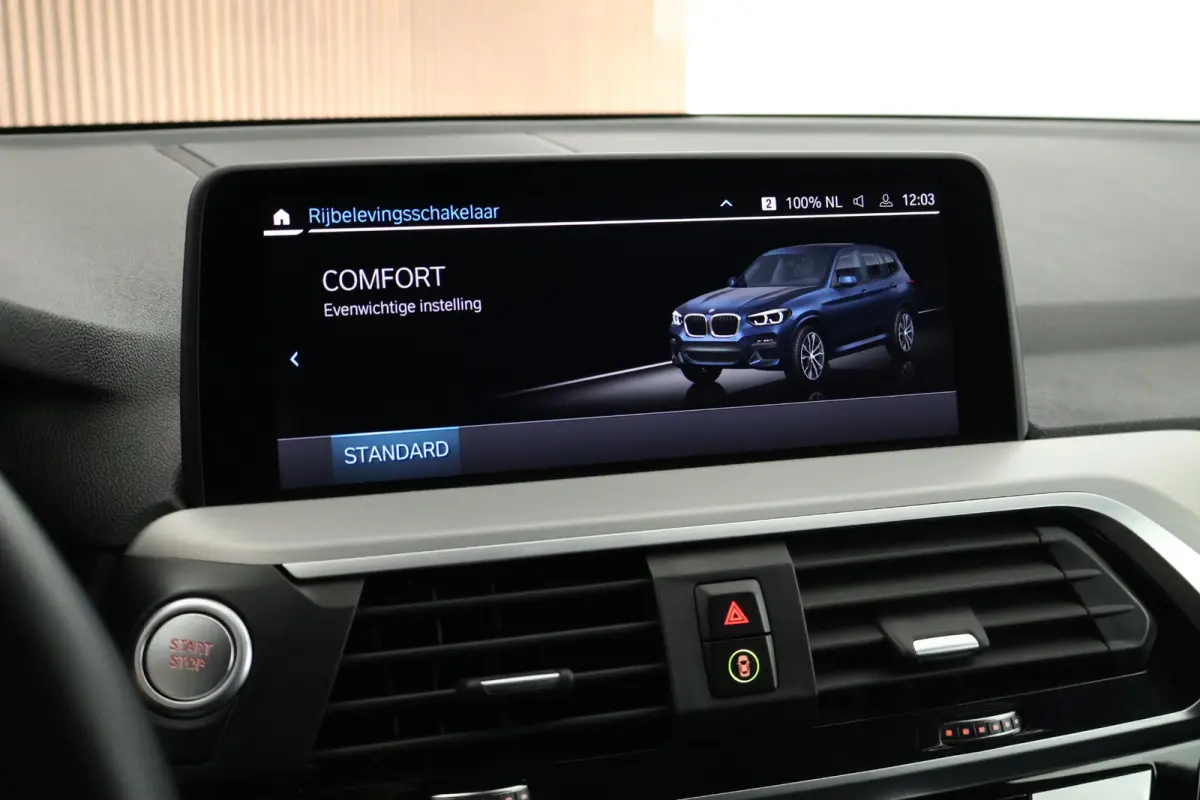 xDrive30e 292pk M-Sport Panoramadak LED Keyless Camera Carplay Stoelverwarming Navigatie ACC