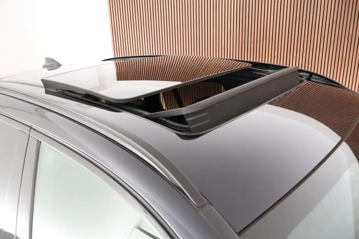 xDrive30e 292pk M-Sport Panoramadak LED Keyless Camera Carplay Stoelverwarming Navigatie ACC