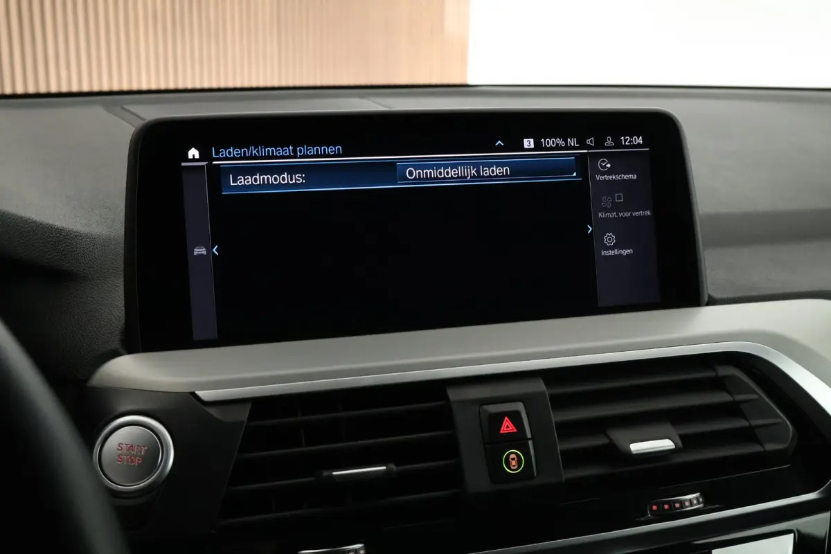 xDrive30e 292pk M-Sport Panoramadak LED Keyless Camera Carplay Stoelverwarming Navigatie ACC