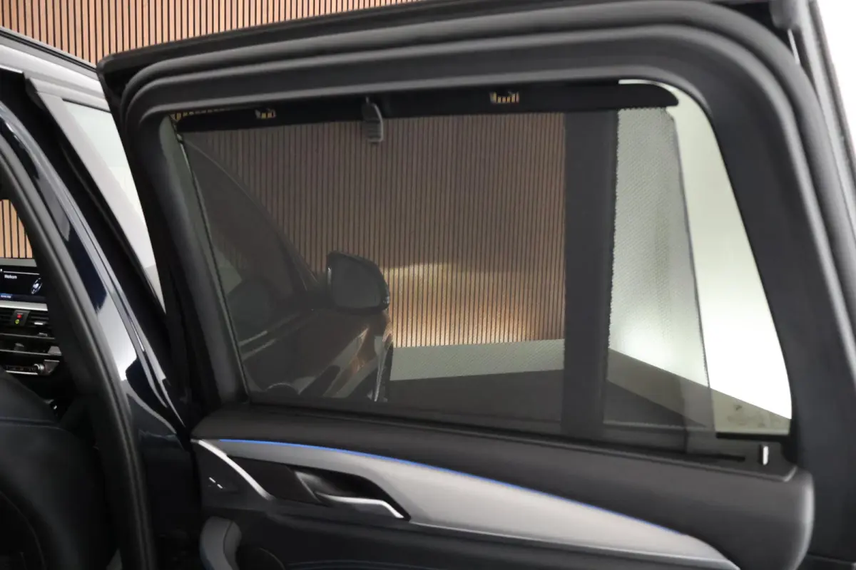 xDrive30e 292pk M-Sport Panoramadak LED Keyless Camera Carplay Stoelverwarming Navigatie ACC