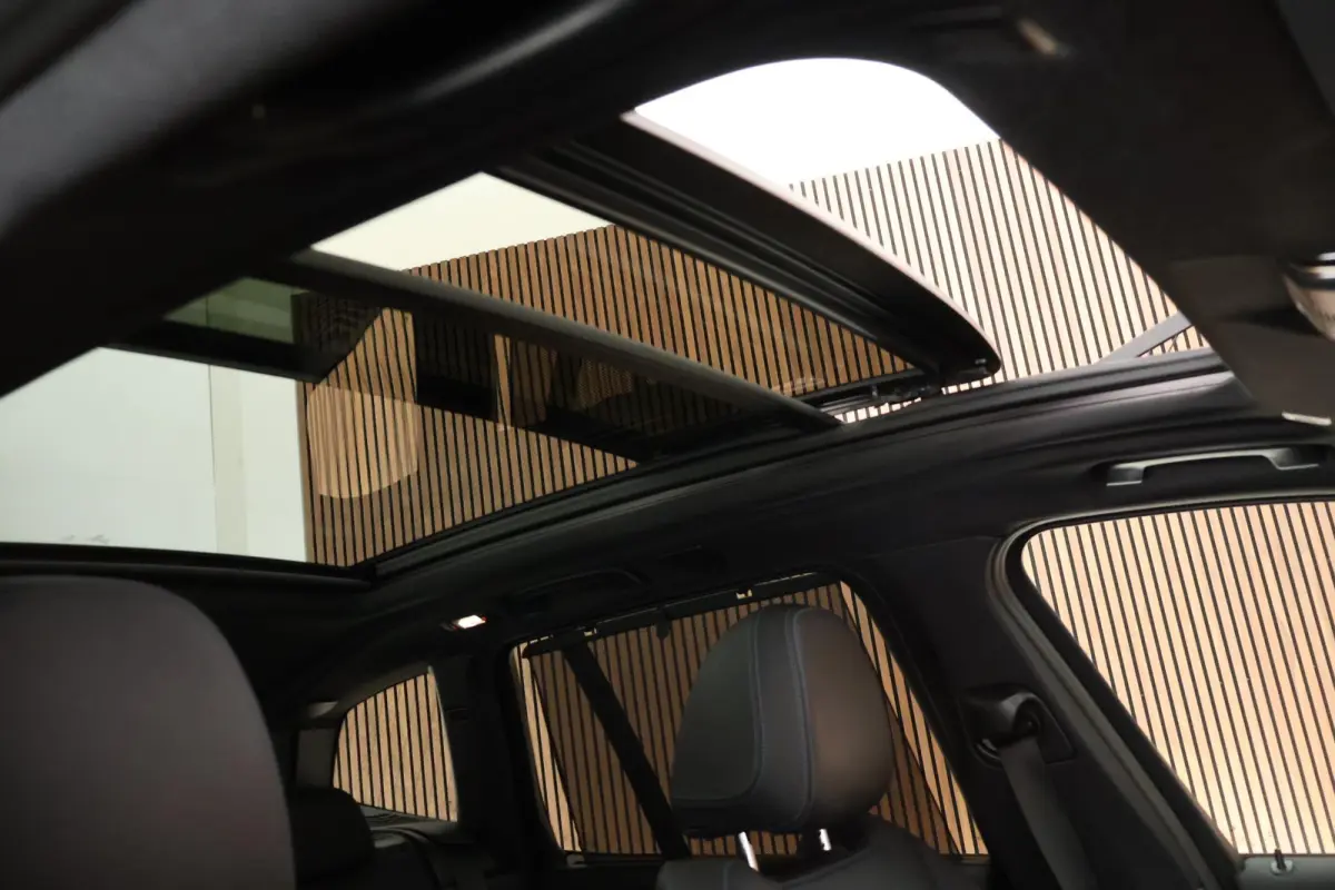xDrive30e 292pk M-Sport Panoramadak LED Keyless Camera Carplay Stoelverwarming Navigatie ACC