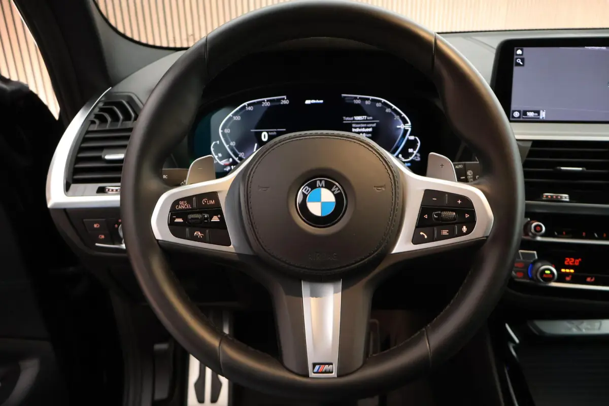 xDrive30e 292pk M-Sport Panoramadak LED Keyless Camera Carplay Stoelverwarming Navigatie ACC