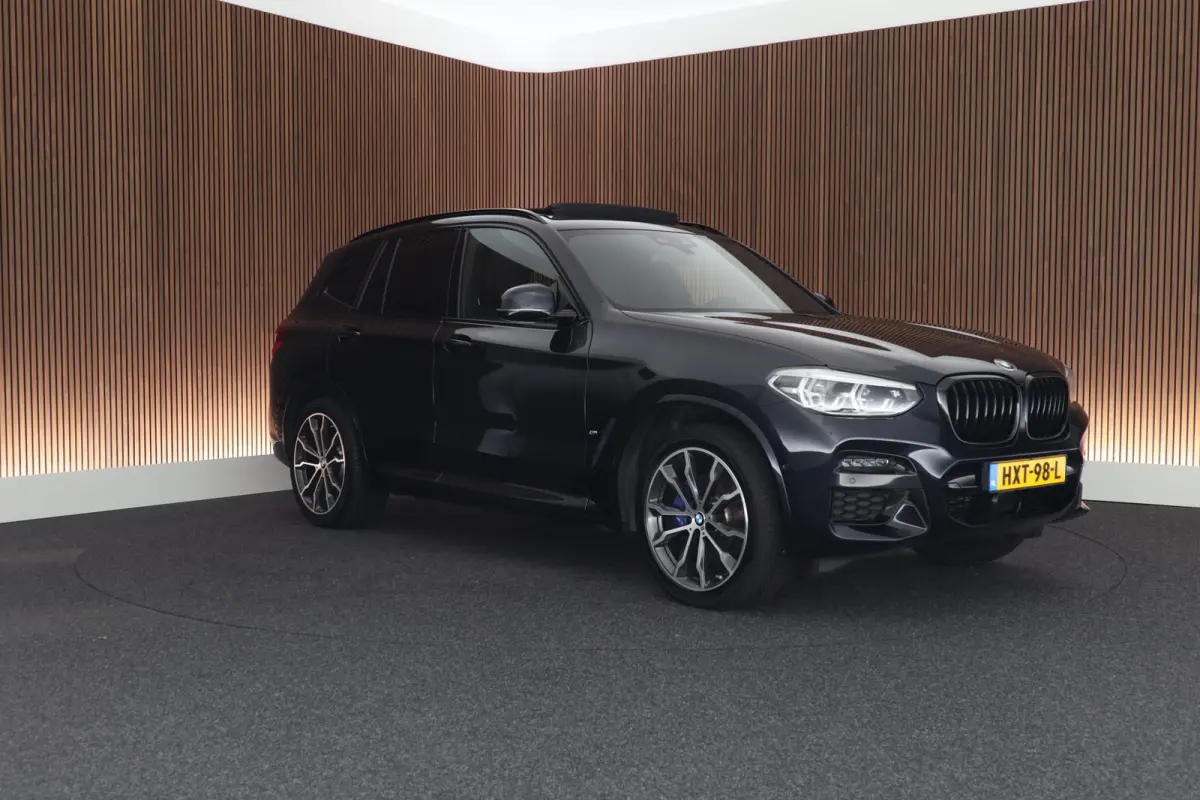 xDrive30e 292pk M-Sport Panoramadak LED Keyless Camera Carplay Stoelverwarming Navigatie ACC