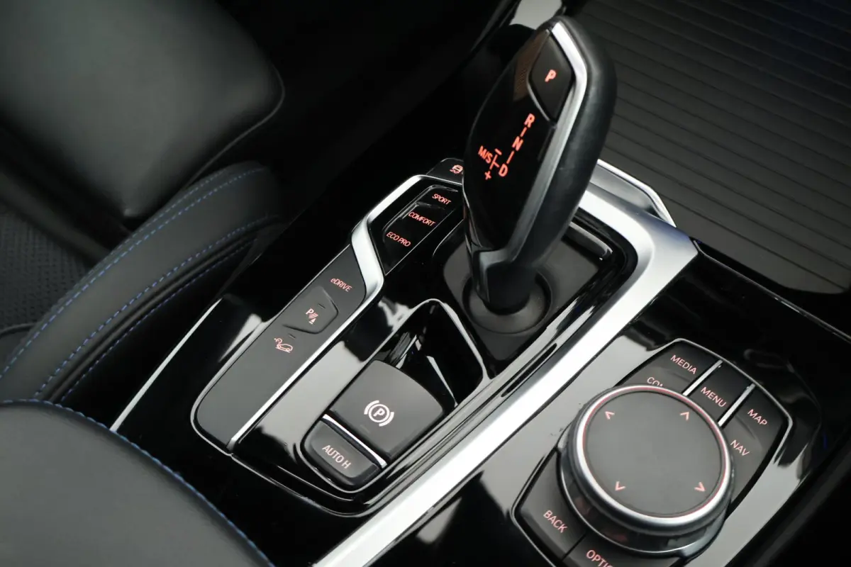 xDrive30e 292pk M-Sport Panoramadak LED Keyless Camera Carplay Stoelverwarming Navigatie ACC