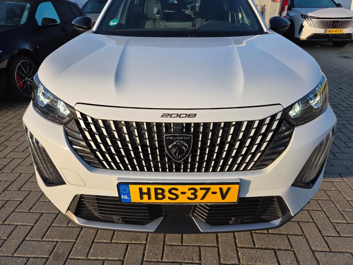 1.2 PureTech 130 Allure Camera Rondom | Trekhaak | Carplay | 17" Lichtmetaal | LED | Leder/Stof | Digitaal Dashboard | Achteruitrijcamera | Airco (automatisch) | Apple Carplay/Android Auto|t