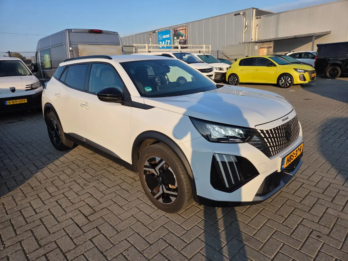 1.2 PureTech 130 Allure Camera Rondom | Trekhaak | Carplay | 17" Lichtmetaal | LED | Leder/Stof | Digitaal Dashboard | Achteruitrijcamera | Airco (automatisch) | Apple Carplay/Android Auto|t