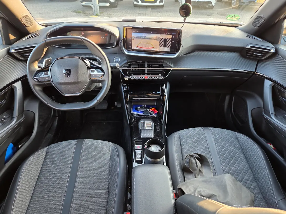 1.2 PureTech 130 Allure Camera Rondom | Trekhaak | Carplay | 17" Lichtmetaal | LED | Leder/Stof | Digitaal Dashboard | Achteruitrijcamera | Airco (automatisch) | Apple Carplay/Android Auto|t