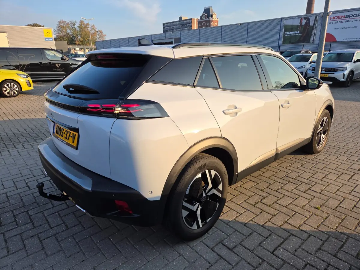 1.2 PureTech 130 Allure Camera Rondom | Trekhaak | Carplay | 17" Lichtmetaal | LED | Leder/Stof | Digitaal Dashboard | Achteruitrijcamera | Airco (automatisch) | Apple Carplay/Android Auto|t