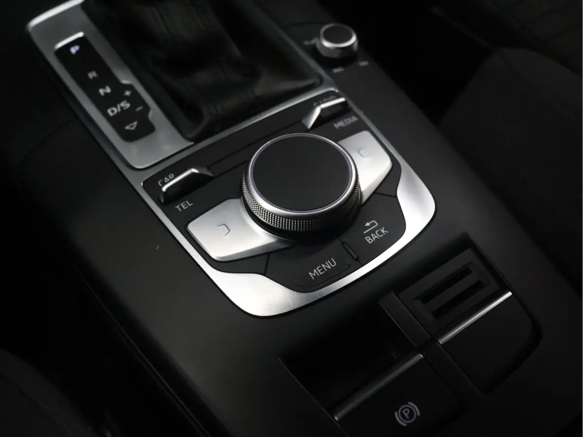 30 TFSI Sport [STUURLEDER, STUURWIEL MULTIFUNCTIONEEL, S TRONIC, SPORTSTOELEN, CLIMATE CONTROL, BLUETOOTH, RADIO, NAVIGATIE, NIEUWSTAAT]