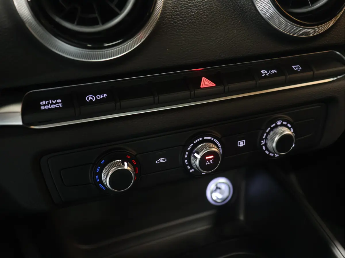 30 TFSI Sport [STUURLEDER, STUURWIEL MULTIFUNCTIONEEL, S TRONIC, SPORTSTOELEN, CLIMATE CONTROL, BLUETOOTH, RADIO, NAVIGATIE, NIEUWSTAAT]