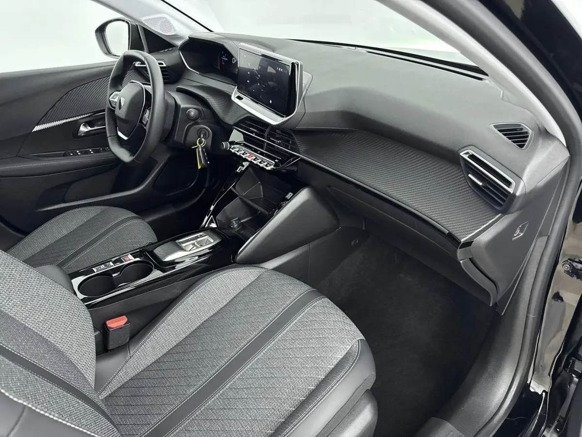 Hybrid 110 pk Automaat Allure | Adaptieve Cruise Control | Navigatie | Camera | CarPlay | Dodehoekbewaking