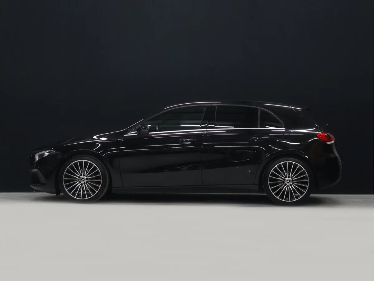 160 Sport [APPLE CARPLAY, AMG, ANDROID, STOELVERWARMING, CRUISE CONTROL, CAMERA, PDC V+A, DIGITAL DASH, STUURWIEL MULTIFUNTIONEEL, CLIMATE CONTROL, START STOP, STUUR LEDER, NIEUWSTAAT]