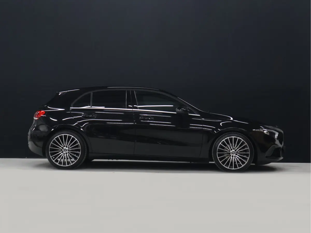 160 Sport [APPLE CARPLAY, AMG, ANDROID, STOELVERWARMING, CRUISE CONTROL, CAMERA, PDC V+A, DIGITAL DASH, STUURWIEL MULTIFUNTIONEEL, CLIMATE CONTROL, START STOP, STUUR LEDER, NIEUWSTAAT]