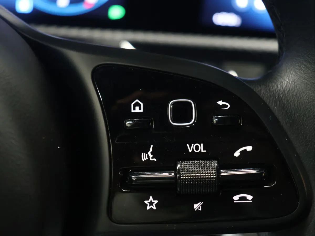 160 Sport [APPLE CARPLAY, AMG, ANDROID, STOELVERWARMING, CRUISE CONTROL, CAMERA, PDC V+A, DIGITAL DASH, STUURWIEL MULTIFUNTIONEEL, CLIMATE CONTROL, START STOP, STUUR LEDER, NIEUWSTAAT]