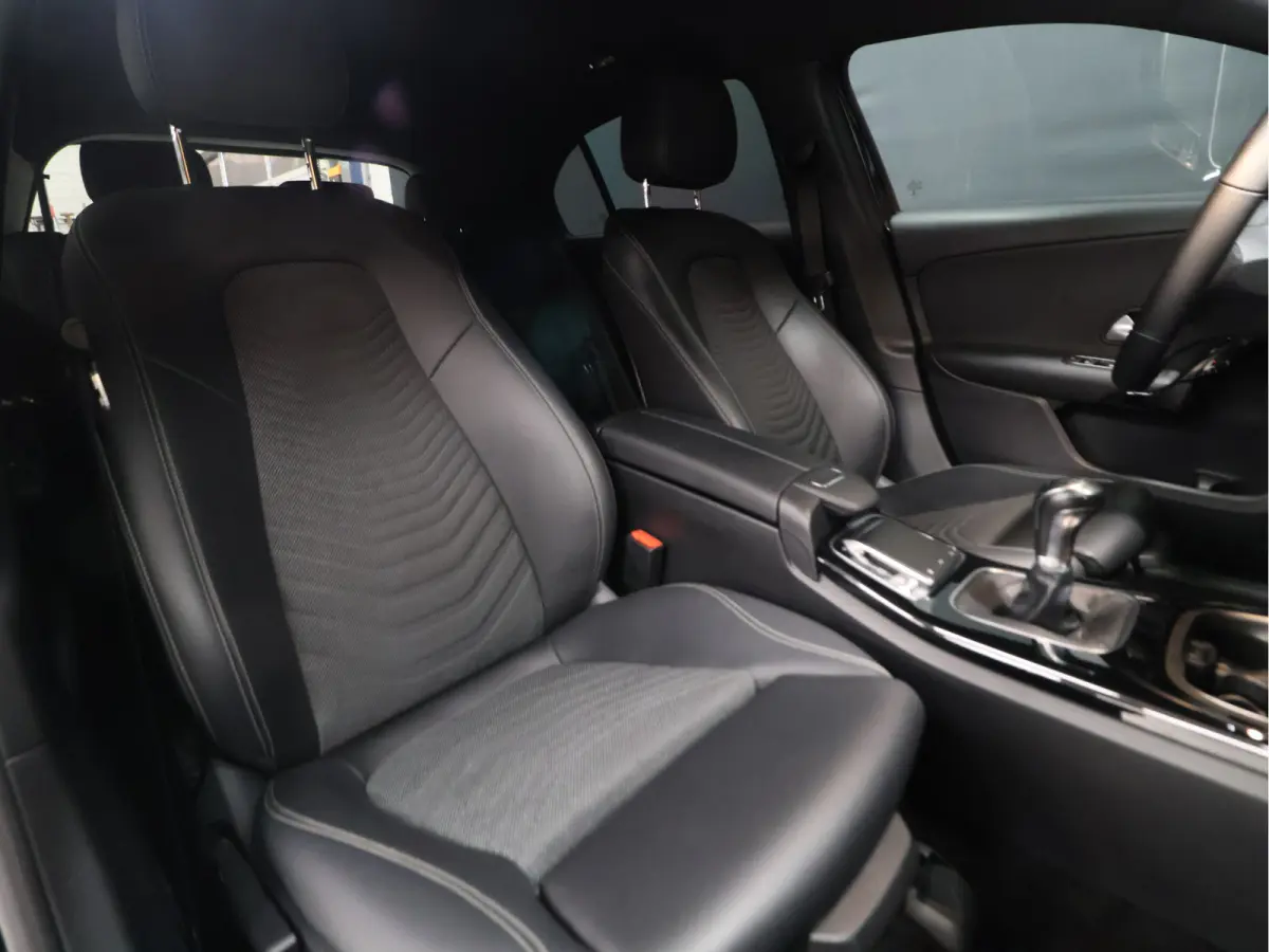160 Sport [APPLE CARPLAY, AMG, ANDROID, STOELVERWARMING, CRUISE CONTROL, CAMERA, PDC V+A, DIGITAL DASH, STUURWIEL MULTIFUNTIONEEL, CLIMATE CONTROL, START STOP, STUUR LEDER, NIEUWSTAAT]