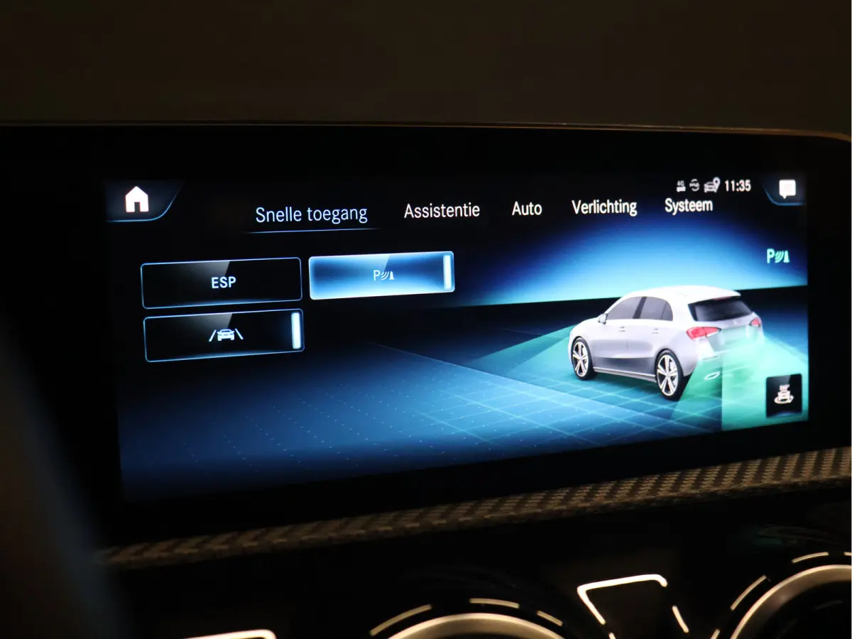 160 Sport [APPLE CARPLAY, AMG, ANDROID, STOELVERWARMING, CRUISE CONTROL, CAMERA, PDC V+A, DIGITAL DASH, STUURWIEL MULTIFUNTIONEEL, CLIMATE CONTROL, START STOP, STUUR LEDER, NIEUWSTAAT]