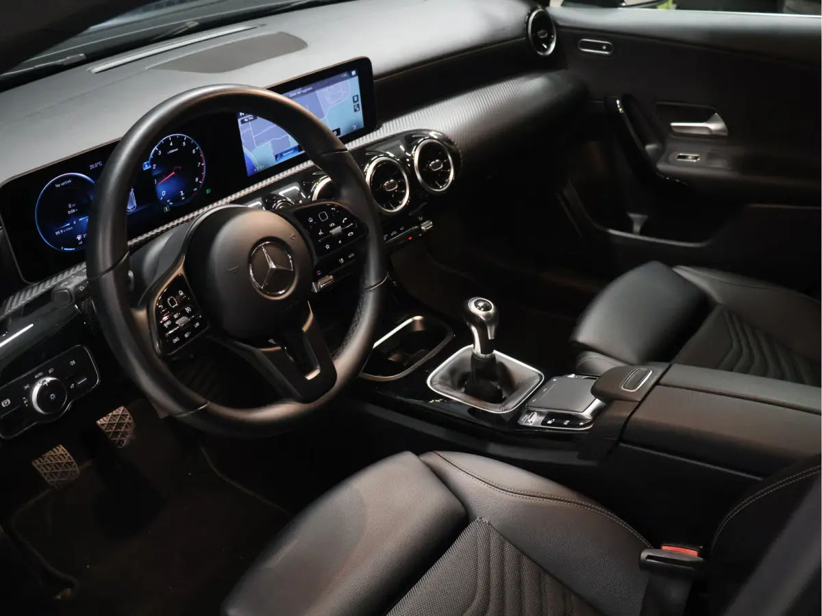 160 Sport [APPLE CARPLAY, AMG, ANDROID, STOELVERWARMING, CRUISE CONTROL, CAMERA, PDC V+A, DIGITAL DASH, STUURWIEL MULTIFUNTIONEEL, CLIMATE CONTROL, START STOP, STUUR LEDER, NIEUWSTAAT]