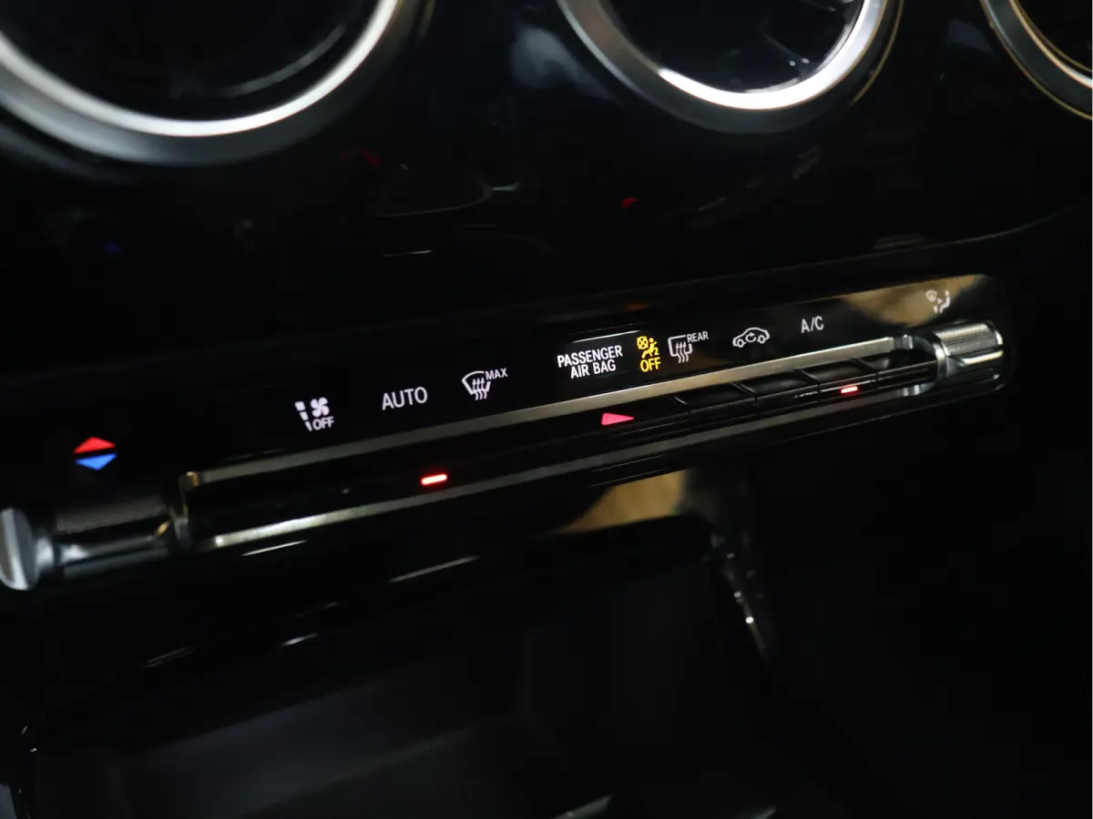 160 Sport [APPLE CARPLAY, AMG, ANDROID, STOELVERWARMING, CRUISE CONTROL, CAMERA, PDC V+A, DIGITAL DASH, STUURWIEL MULTIFUNTIONEEL, CLIMATE CONTROL, START STOP, STUUR LEDER, NIEUWSTAAT]