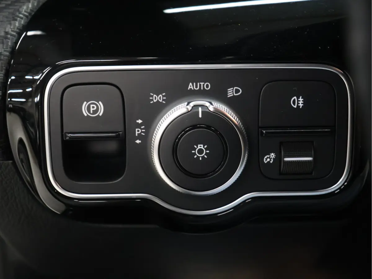 160 Sport [APPLE CARPLAY, AMG, ANDROID, STOELVERWARMING, CRUISE CONTROL, CAMERA, PDC V+A, DIGITAL DASH, STUURWIEL MULTIFUNTIONEEL, CLIMATE CONTROL, START STOP, STUUR LEDER, NIEUWSTAAT]