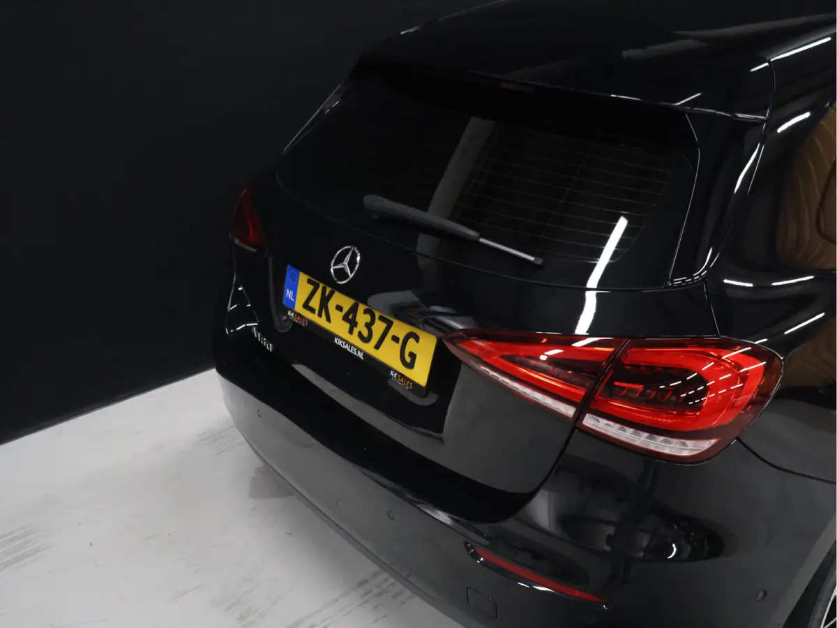 160 Sport [APPLE CARPLAY, AMG, ANDROID, STOELVERWARMING, CRUISE CONTROL, CAMERA, PDC V+A, DIGITAL DASH, STUURWIEL MULTIFUNTIONEEL, CLIMATE CONTROL, START STOP, STUUR LEDER, NIEUWSTAAT]