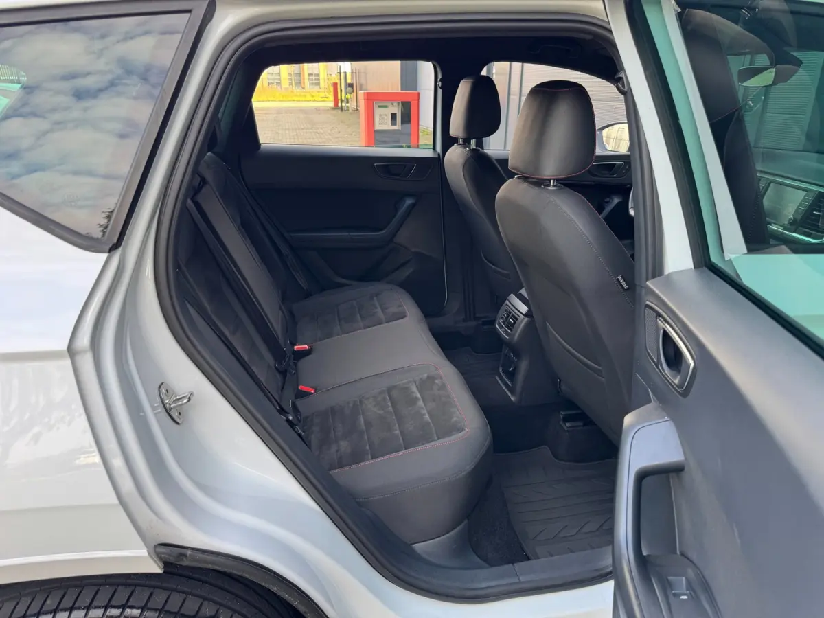 1.4 EcoTSI FR Business Intense / TREKHAAK / 360-CAMERA / ALCANTARA / BEATS / CARPLAY / KEYLESS / VIRTUAL / SFEER !